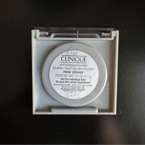 CLINIQUE travel size soft-pressed powder blusher in New Clover - Picture 2 of 4